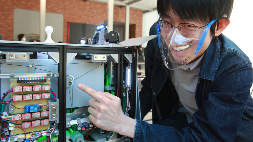 発明家・カズヤシバタ氏に聞く！近大の次世代モノづくりスタジオ「THE GARAGE」の魅力